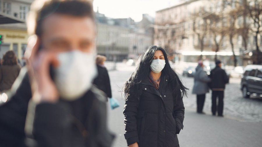 personas-con-mascarillas