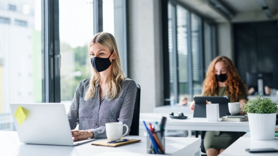 Trabajo en oficina durante pandemia 