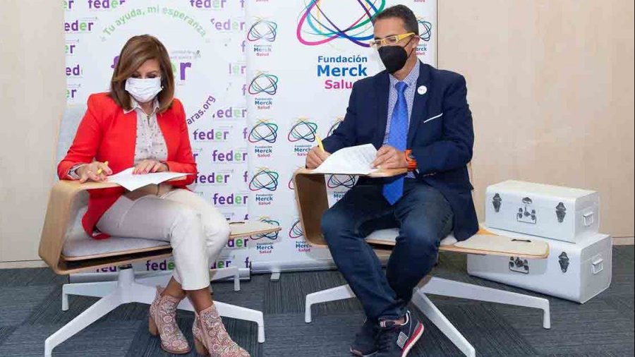 Firma de acuerdo entre Merck y FEDER.