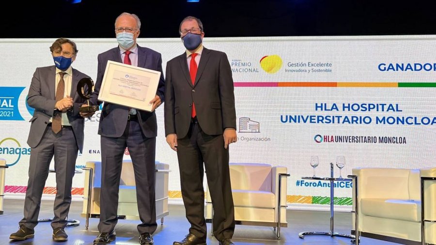 Entrega del premio al Hospital HLA Universitario Moncloa.