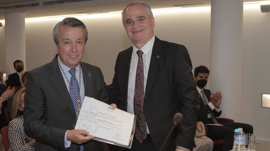 Acto de entrega de la Medalla de Honor a Práxedes Cruz Padilla.