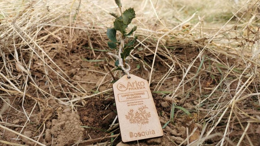 Arkopharma y plantación de especies vegetales autóctonas.