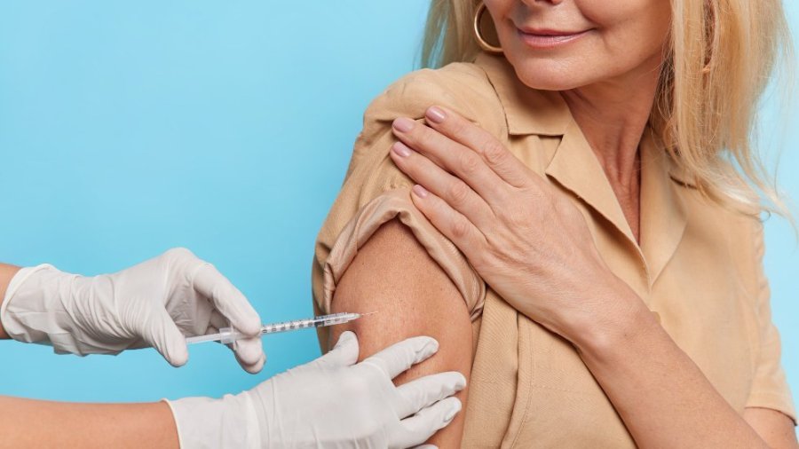 La vacunación reduce covid persistente 