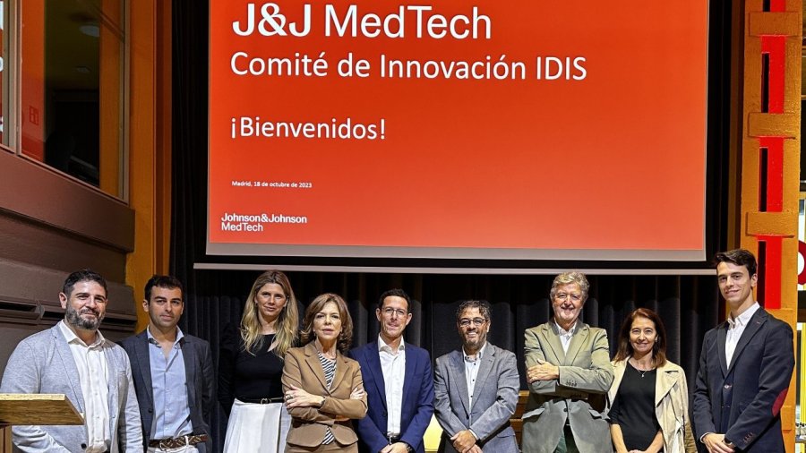 Miembros del equipo de Johnson & Johnson MedTech España en la reunión del Comité de Innovación de la Fundación IDIS