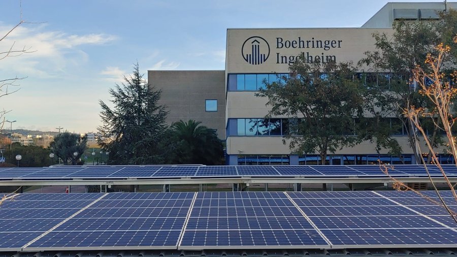 Sede de Boehringer Ingelheim España con paneles solares. Sede de Boehringer Ingelheim España con paneles solares.