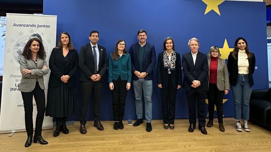 Participantes de la jornada sobre obesidad infanto-juvenil que organizó Novo Nordisk y acogió la oficina del Parlamento Europeo en Madrid.