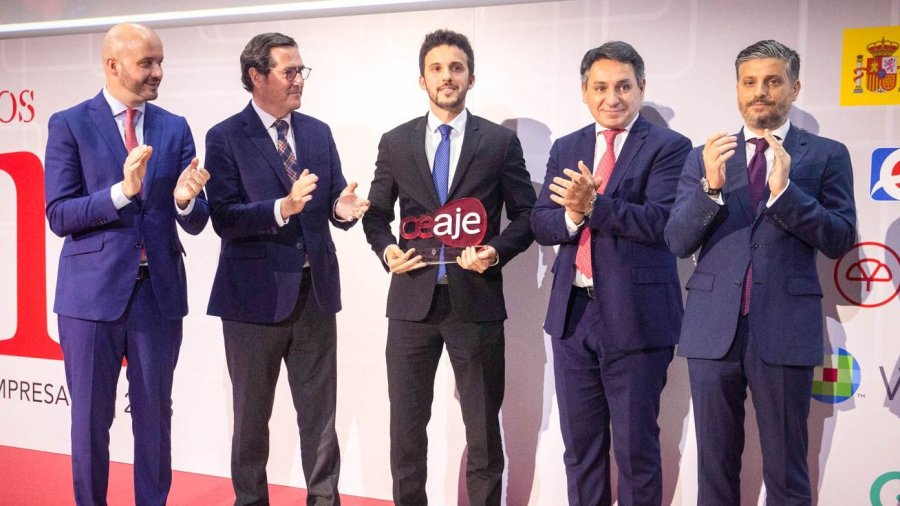 Entrega del galardón de CEAJE a Darío García Calderón, consejero delegado de Cella Medical Solutions.