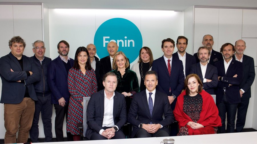 La renovada junta directiva de Fenin.