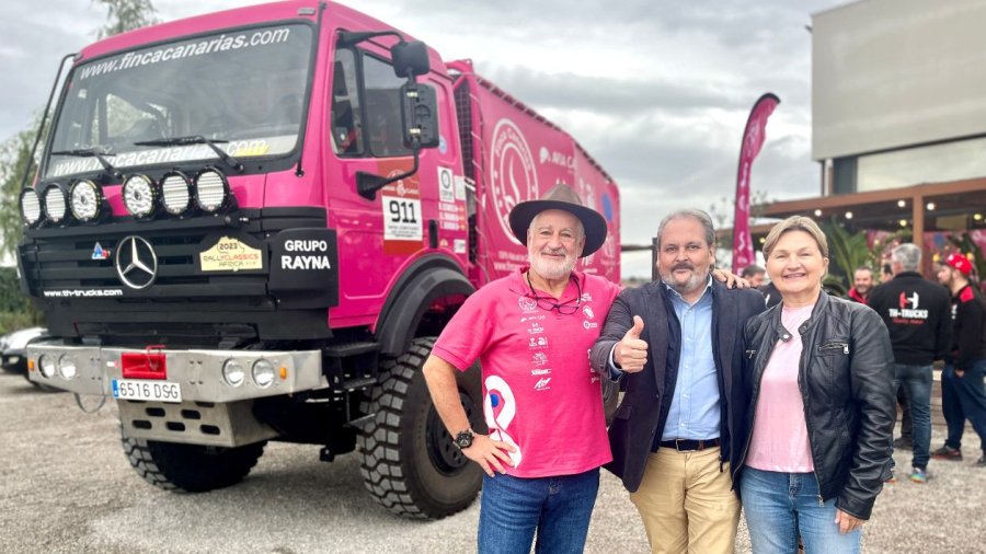 El piloto Rafa Lesmes; el presidente de la asociación INVI, Marius Soler; y la presidenta de la Fundación Carrera por la Vida, Brigitte Gypen.