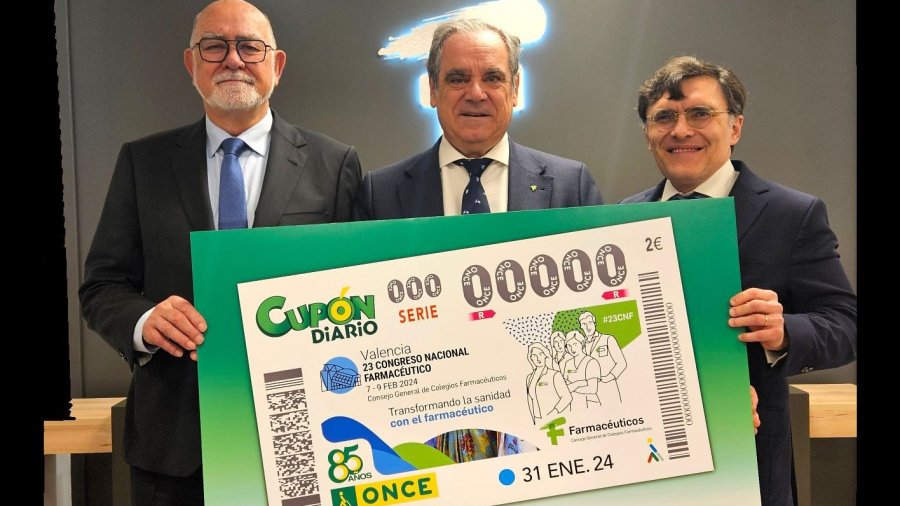 El presidente del Muy Ilustre Colegio Oficial de Farmacéuticos de Valencia, Jaime Giner; el presidente del Consejo General de Farmacéuticos, Jesús Aguilar; y el presidente de la Fundación ONCE, Alberto Durán.