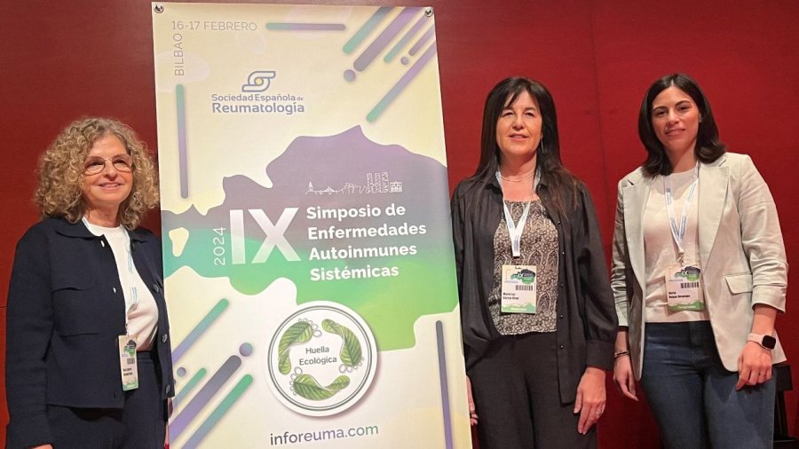 Sagrario Bustabad, presidenta de la Sociedad Española de Reumatología; María Luz García Vivar, jefa del Servicio de Reumatología del Hospital Universitario de Basurto; y Nuria Vegas.