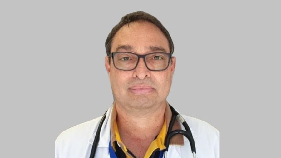 Ezra Honán Roiz Andino, director médico de DomusVi.