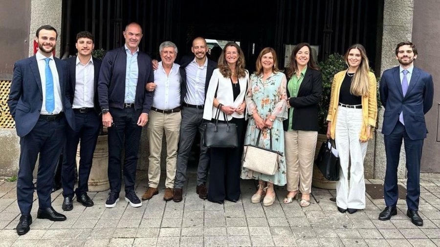 Miranza llega a Portugal - En el centro Ricardo Mateos junto al Dr. Manuel Monteiro