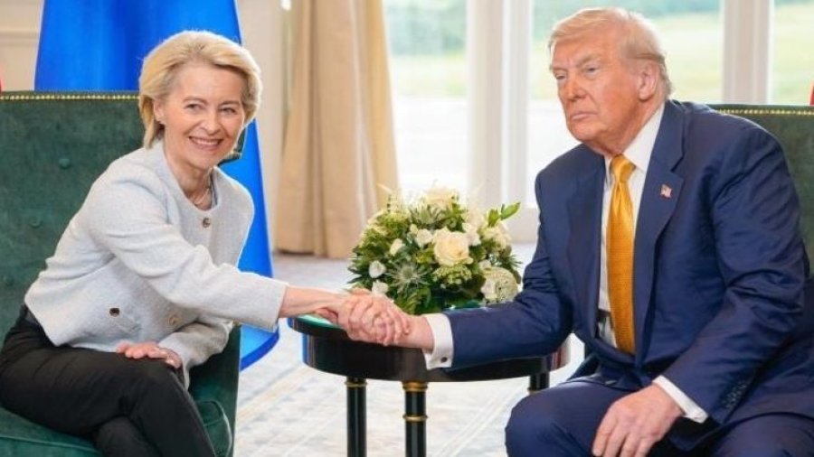 La presidenta de la CE, Ursula von der Leyen, y el presidente de EEUU, Donald Trump, el pasado julio en Escocia.