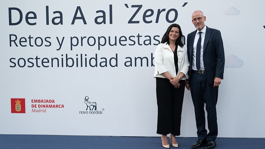 Paula Barriga, directora general de Novo Nordisk ES y Michael Braad, embajador de Dinamarca
