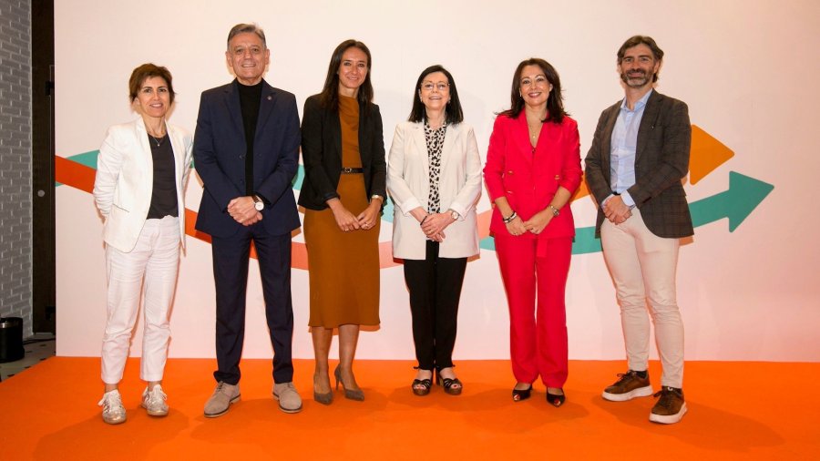 De izquierda a derecha: Monike de Miguel, Carlos Crespo, Laura Corredor, Maria Queralt Gorgas, Beatriz Isla y Mario Garcia Gil