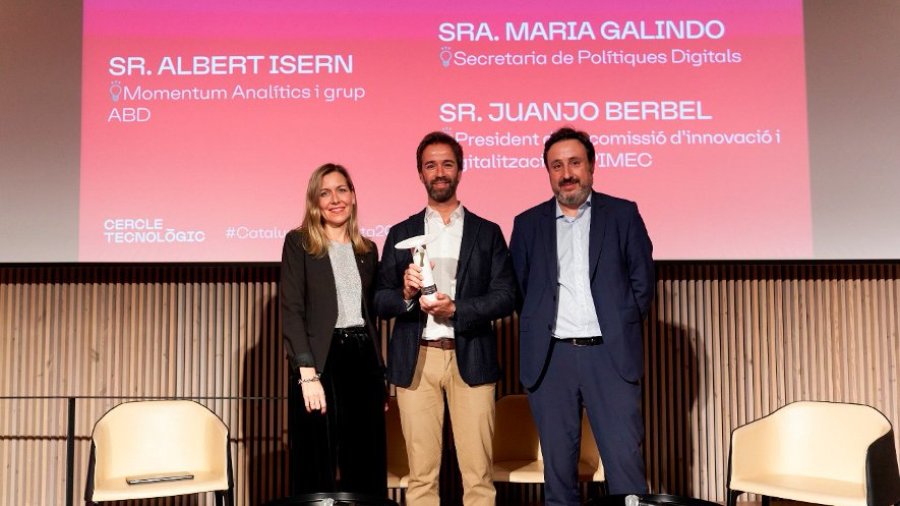 Maria Galindo, Secretària de Polítiques Digitals; Albert Isern, CEO de MOMENTUM Analytics, Juanjo Berbel President innovació PIMEC