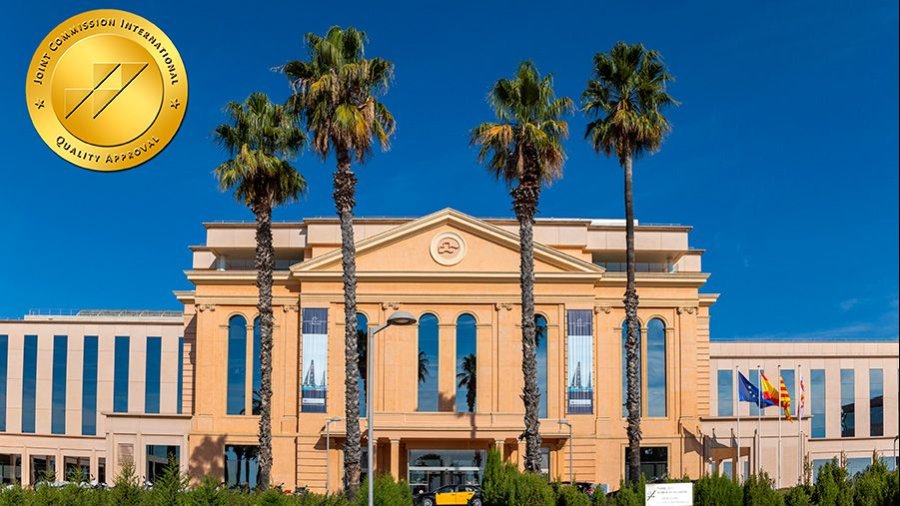 Fachada CMTeknon sello JCI