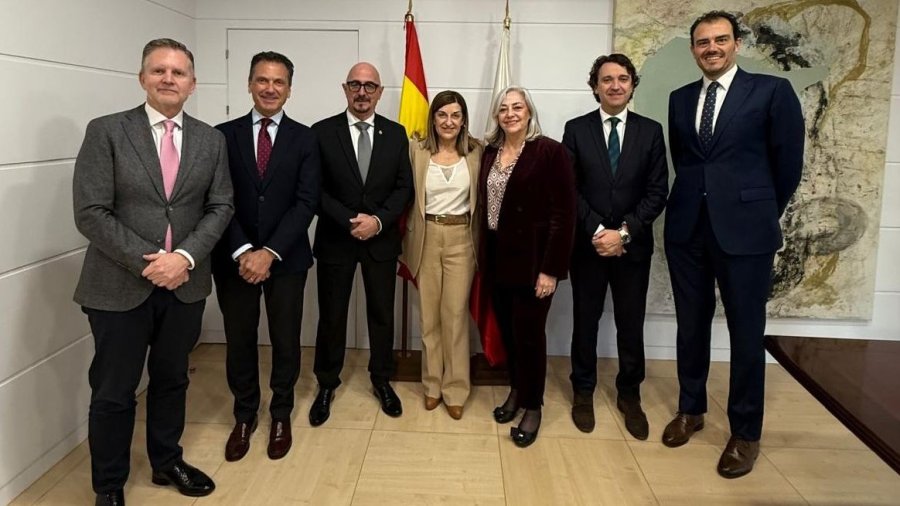 Posado institucional Fenin con Gobierno Cantabria