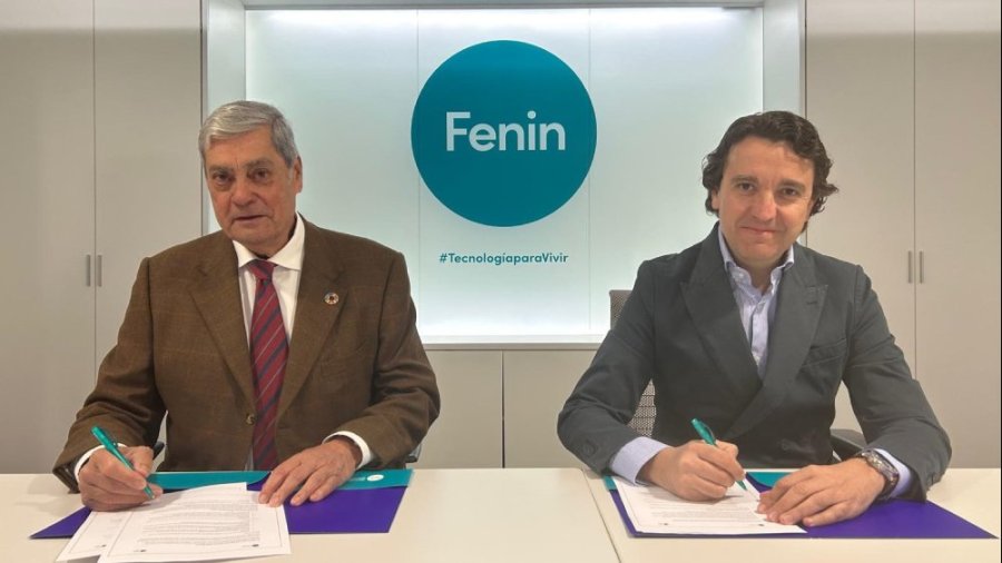 Firma convenio de colaboración por Pedro Cabrera (AMCC) y Pablo Crespo (FENIN). Foto: FENIN