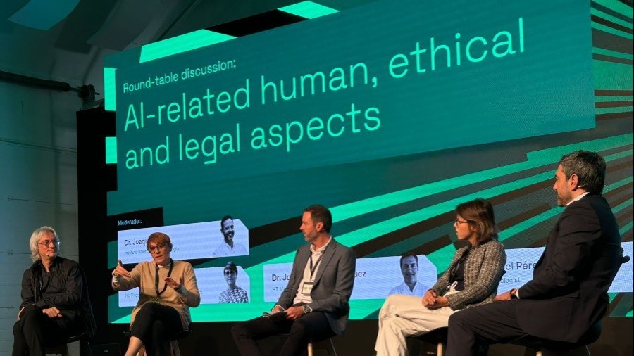 Foto SOLTI: De izda a dcha Iñigo de Miguel Beriain Dr. Nuria Ribelles Dr. Joaquin Gavilá Dra. Raquel Pérez Dr. José Aneiros-Rodríguez