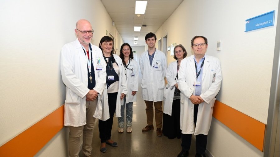 FOTO: Profesionales de los servicios de Radiodiagnóstico y Anatomía Patológica del Hospital Universitario Infanta Leonor
